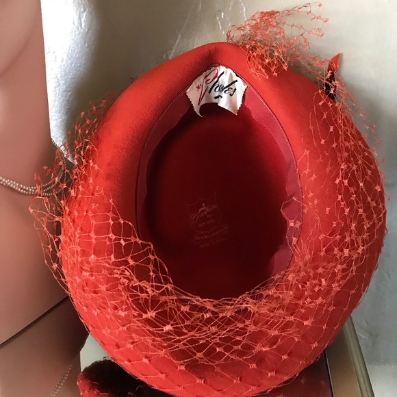 GLAMOROUS VINTAGE ORANGE FELT FEDORA WITH MATCHING FEATHER & INTACT VEIL - Picture 11 of 13